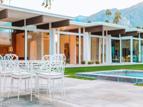 Palm Springs Home 948520