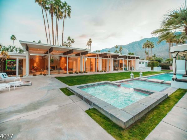 Palm Springs Home 948520