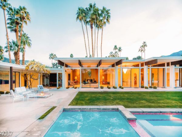 Palm Springs Home 948520