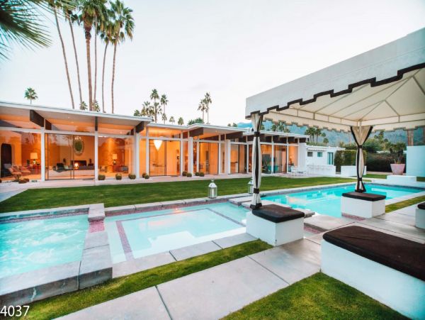 Palm Springs Home 948520
