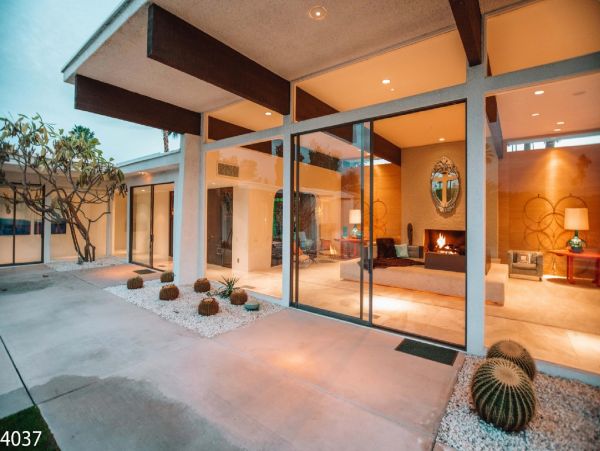 Palm Springs Home 948520