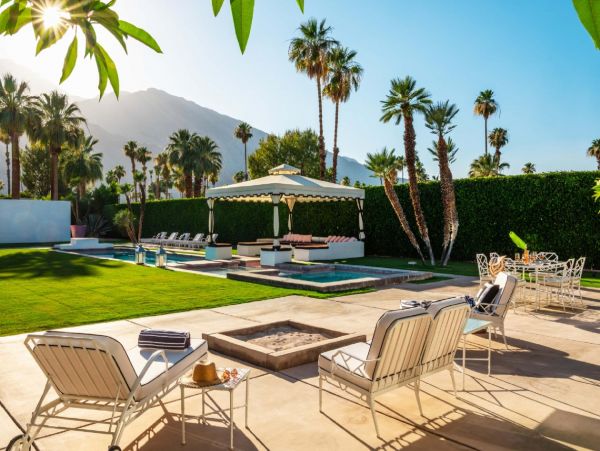 Palm Springs Home 948520
