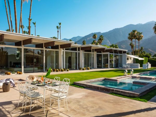Palm Springs Home 948520