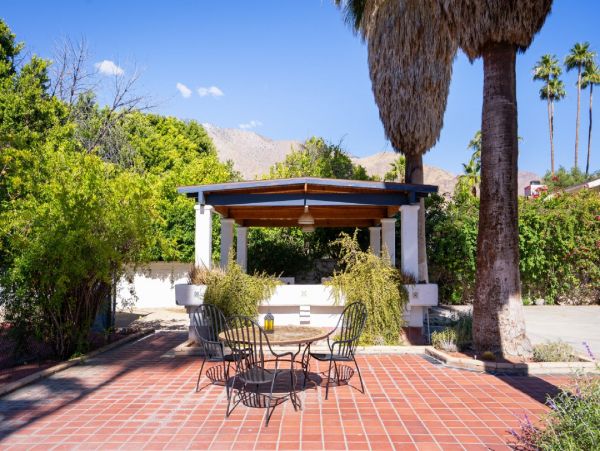 Palm Springs Home 948521