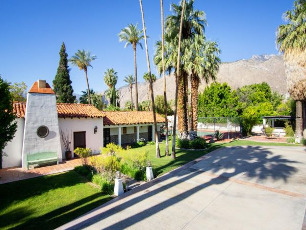 Palm Springs Home 948521