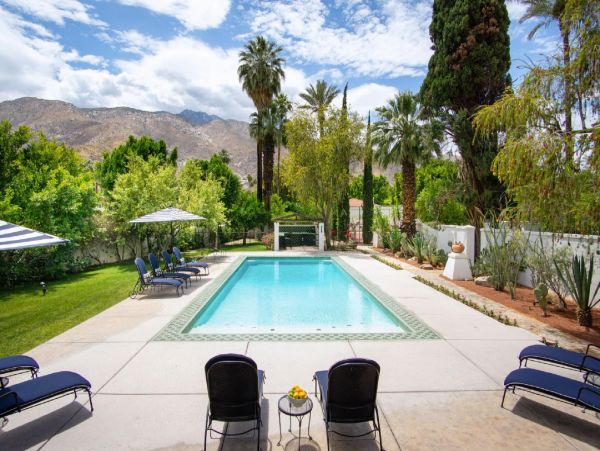 Palm Springs Home 948521