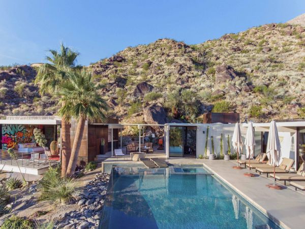 Palm Springs Home 948522