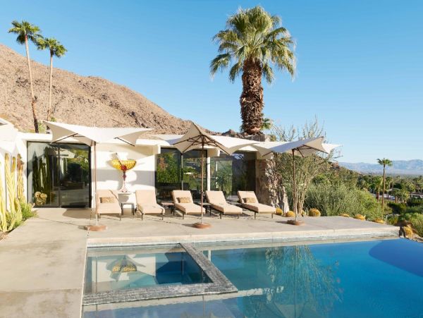 Palm Springs Home 948522