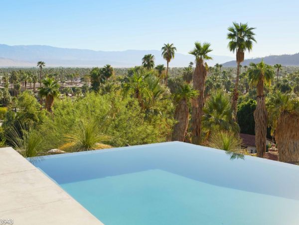 Palm Springs Home 948522