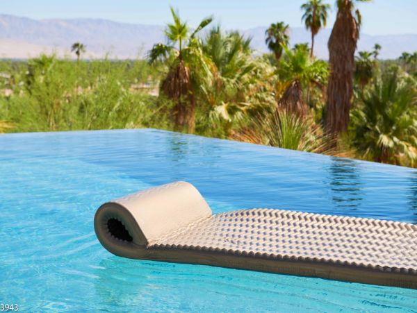 Palm Springs Home 948522