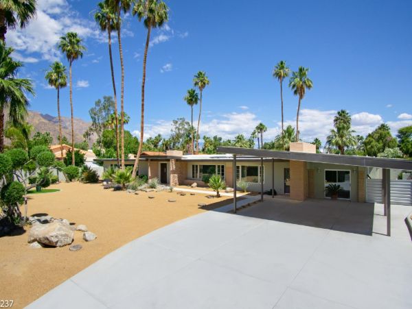 Palm Springs Home 948523