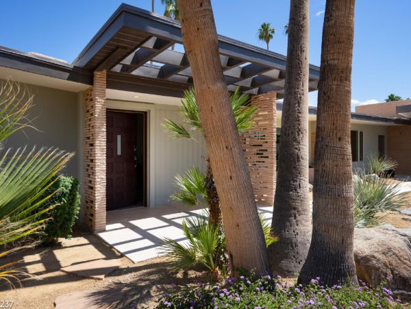 Palm Springs Home 948523