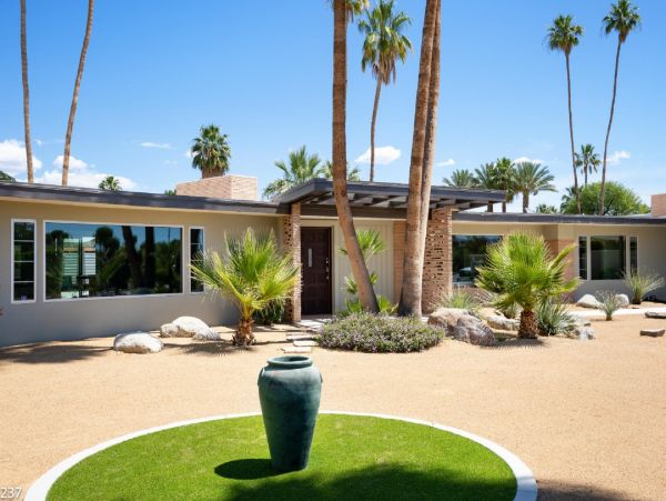 Palm Springs Home 948523