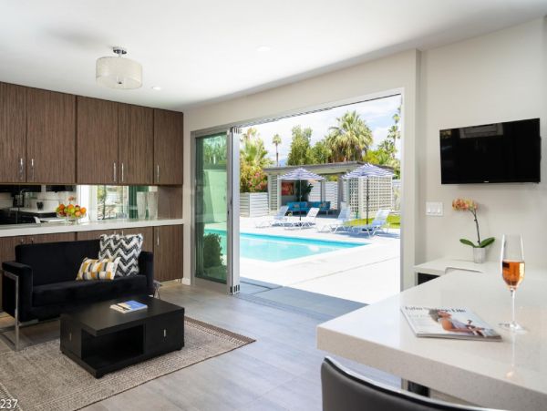 Palm Springs Home 948523