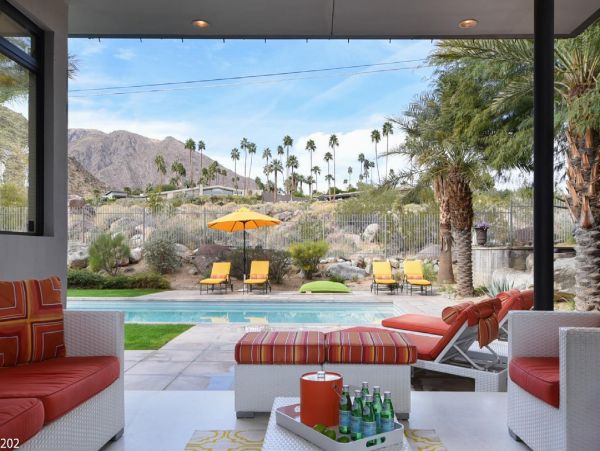 Palm Springs Home 948524