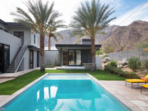 Palm Springs Home 948524