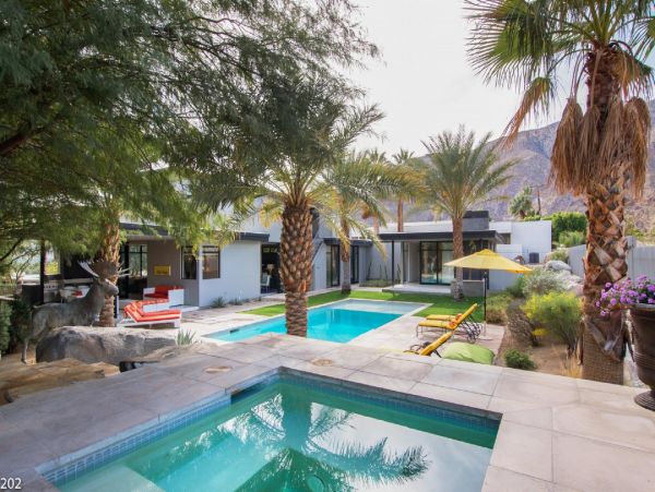Palm Springs Home 948524