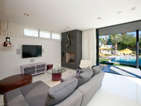 Palm Springs Home 948524