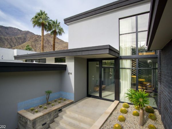 Palm Springs Home 948524