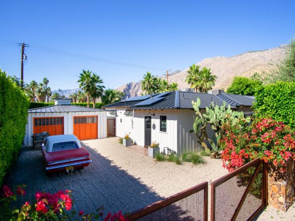 Palm Springs Home 948526