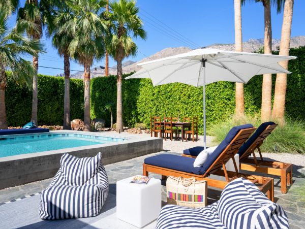 Palm Springs Home 948526