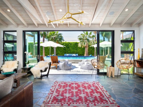 Palm Springs Home 948526