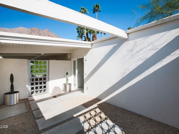 Palm Springs Home 948527