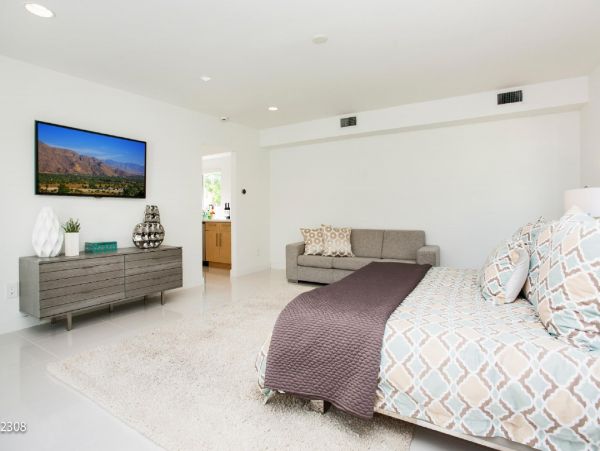 Palm Springs Home 948527