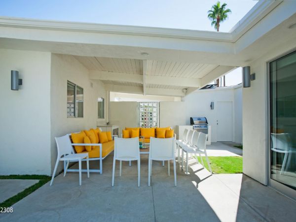 Palm Springs Home 948527