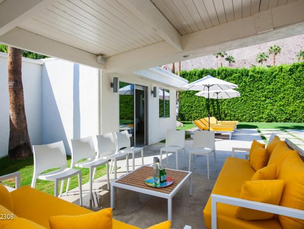 Palm Springs Home 948527