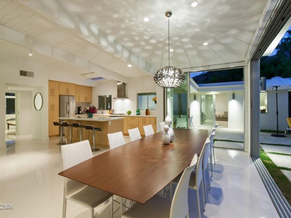 Palm Springs Home 948527