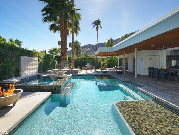 Palm Springs Home 948529