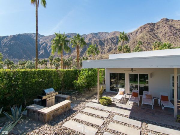 Palm Springs Home 948529