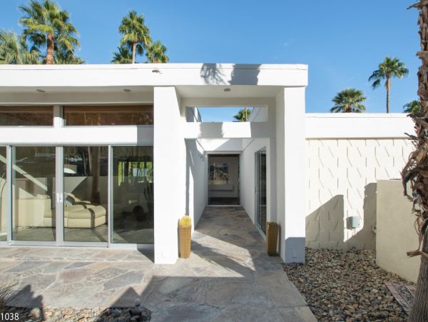 Palm Springs Home 948529