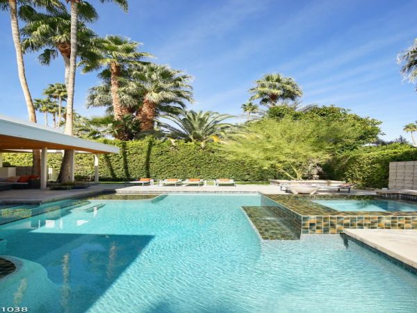 Palm Springs Home 948529