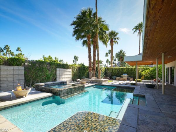 Palm Springs Home 948529