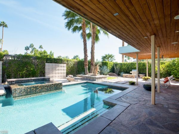 Palm Springs Home 948529