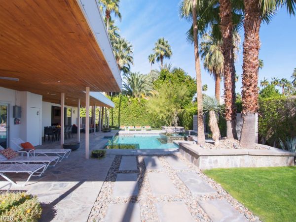 Palm Springs Home 948529