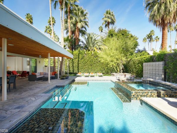Palm Springs Home 948529
