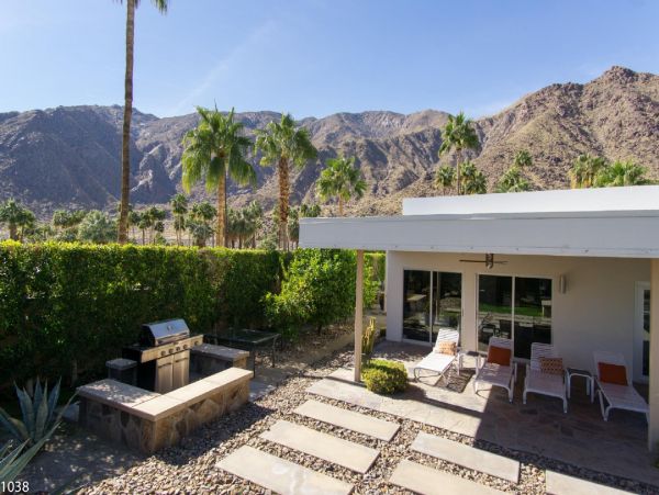 Palm Springs Home 948529