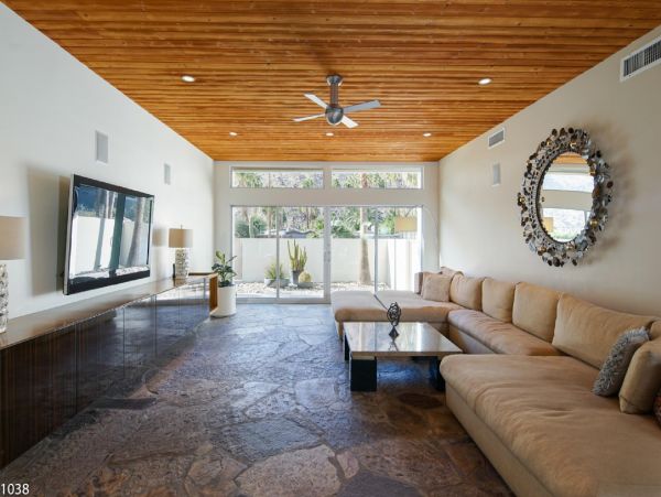 Palm Springs Home 948529
