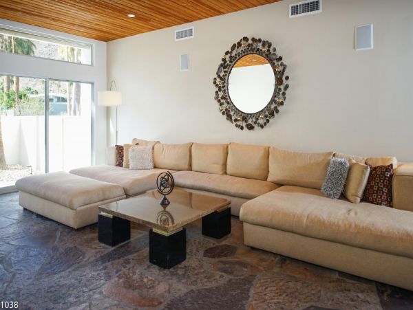Palm Springs Home 948529