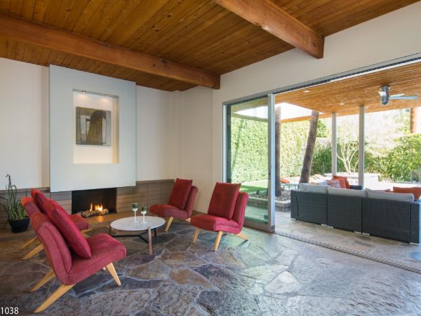 Palm Springs Home 948529