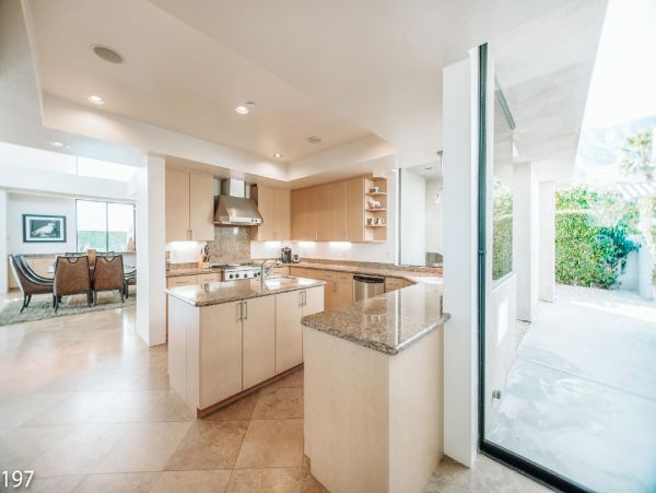 Palm Springs Home 948530