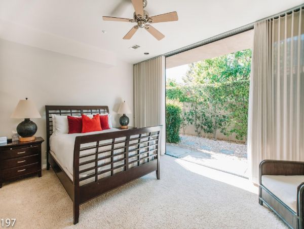 Palm Springs Home 948530