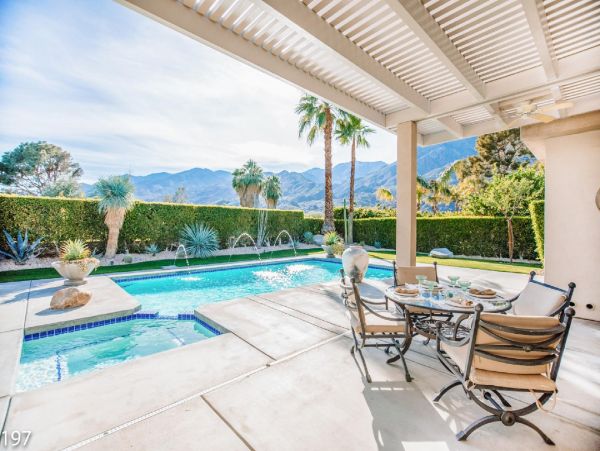 Palm Springs Home 948530