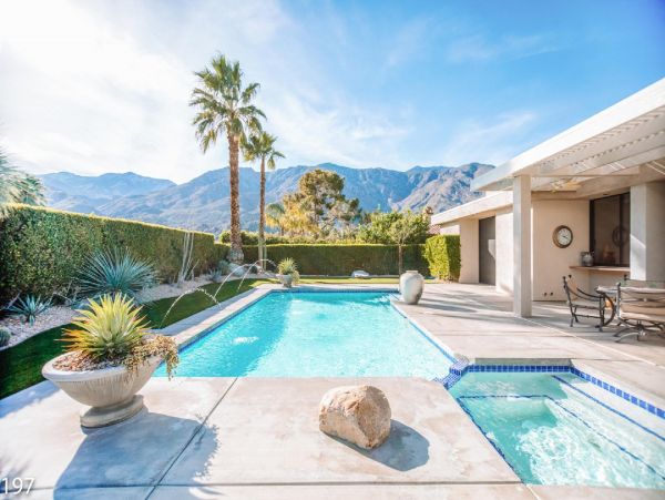 Palm Springs Home 948530