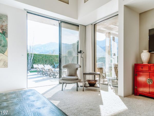 Palm Springs Home 948530