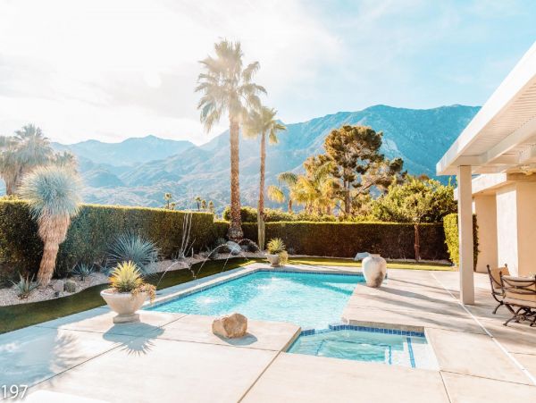 Palm Springs Home 948530