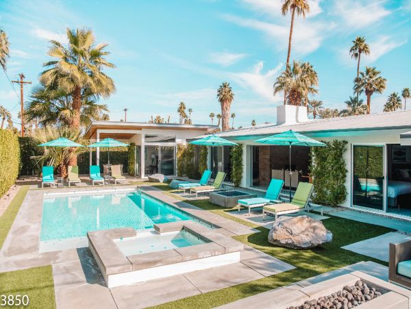 Palm Springs Home 948532